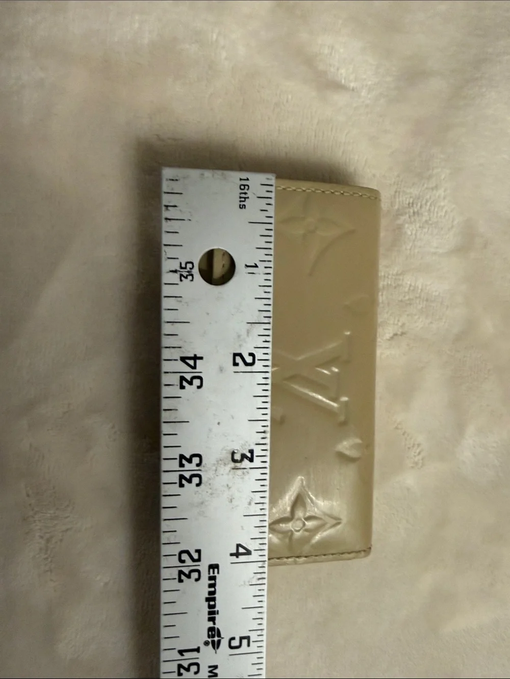 Louis Vuitton Cream Vernis Embossed Monogram Key Holder